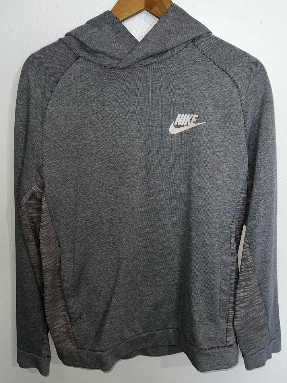 Nike Gray Graphic Pullover Hoodie (Size M)